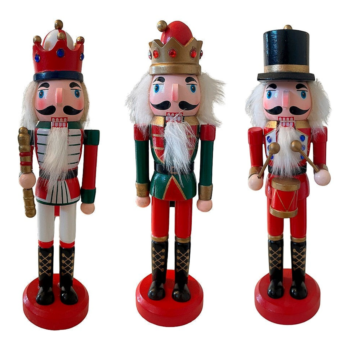 Satana.dk nøddeknækker figurer i træ 24 cm, tre klassiske julefigurer med håndmalede detaljer på rund base.
