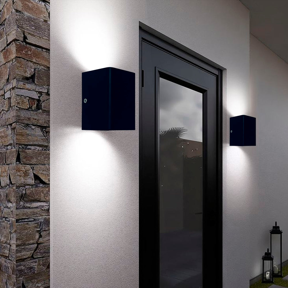 LED-Væglampe (up- downlight) - farvet og hvidt lys - inkl. fjernbetjening -