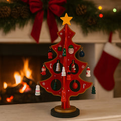 Juletræer i træ – hver med 20 håndmalede figurer, rød eller grøn (Højde 25,5 cm.)