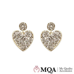 Øreringe i hjerte design med sten asymmetrisk fordelt