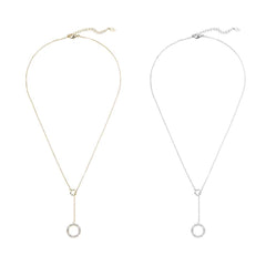 Halskæde, guld- eller sølvfarvet, vedhæng udformet som ring med små sten, justerbar