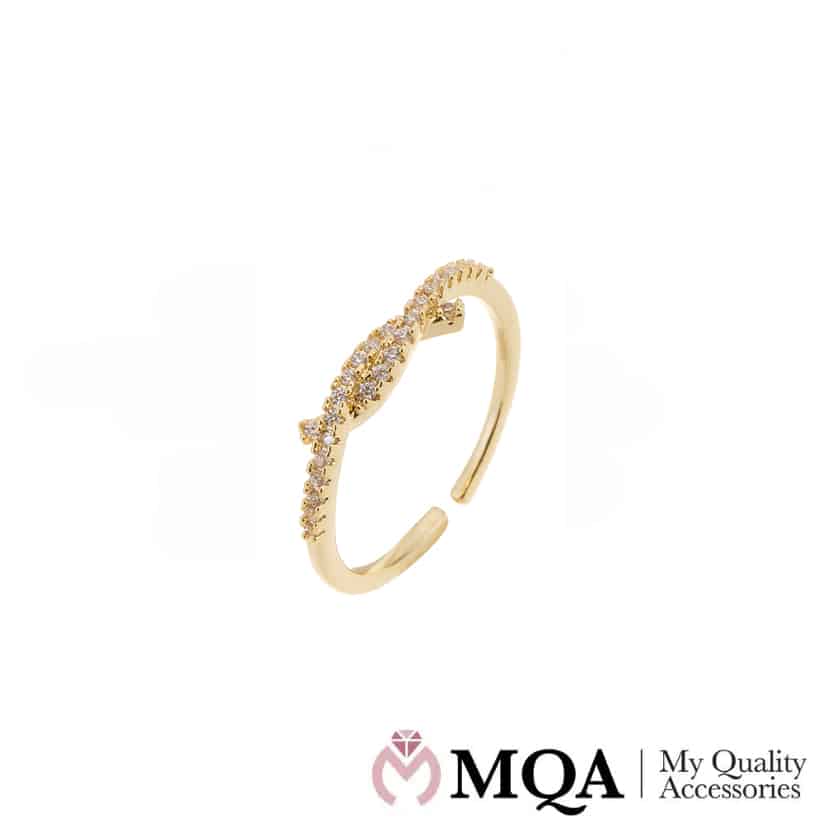 Ring, guldfarvet buet med flotte sten