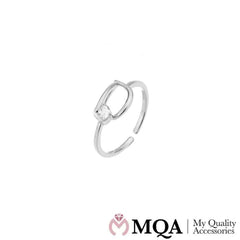 Ring elegant og minimalistisk design med lille funklende sten