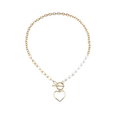 Halskæde, guldfarvet og små perler, hjerte vedhæng, toggle lås