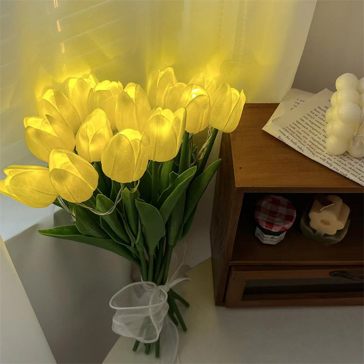 LED Tulipanbuket – 10 Hvide Tulipaner med Varmt Stemningslys