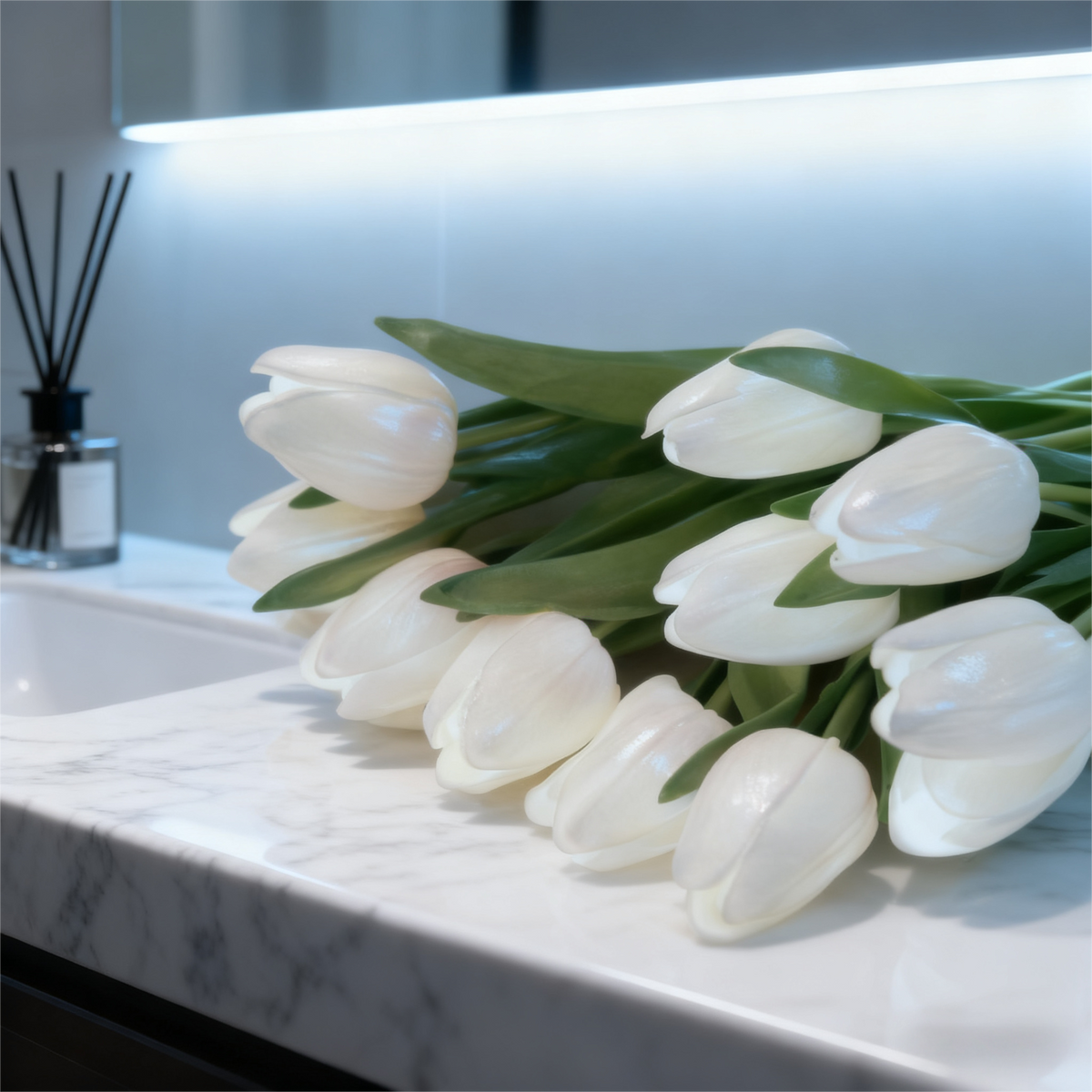 LED Tulipanbuket – 10 Hvide Tulipaner med Varmt Stemningslys