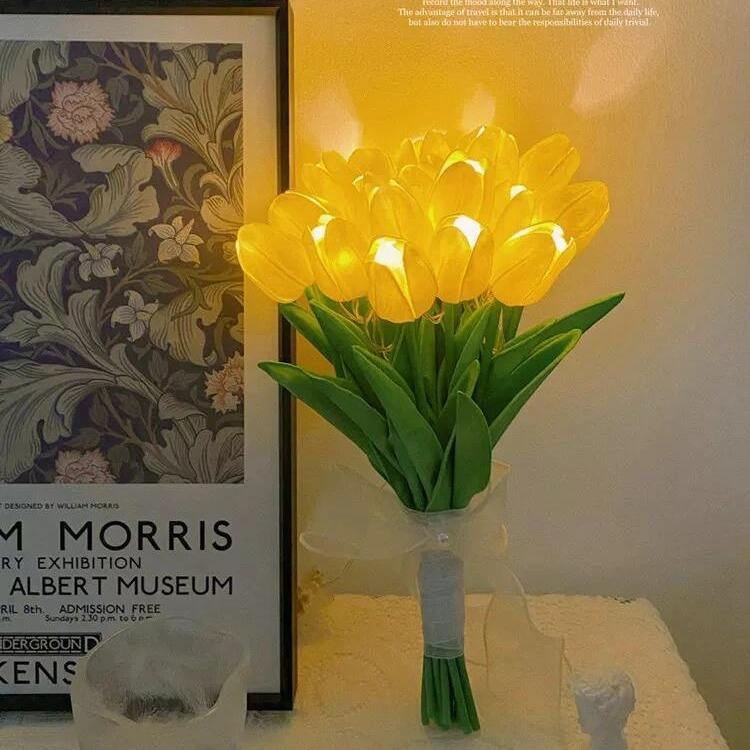 LED Tulipanbuket – 10 Hvide Tulipaner med Varmt Stemningslys