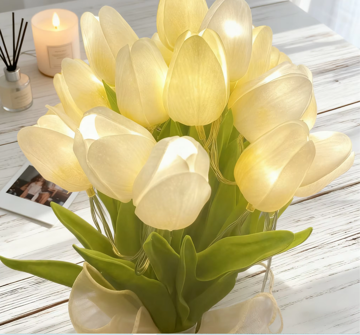LED Tulipanbuket – 10 Hvide Tulipaner med Varmt Stemningslys