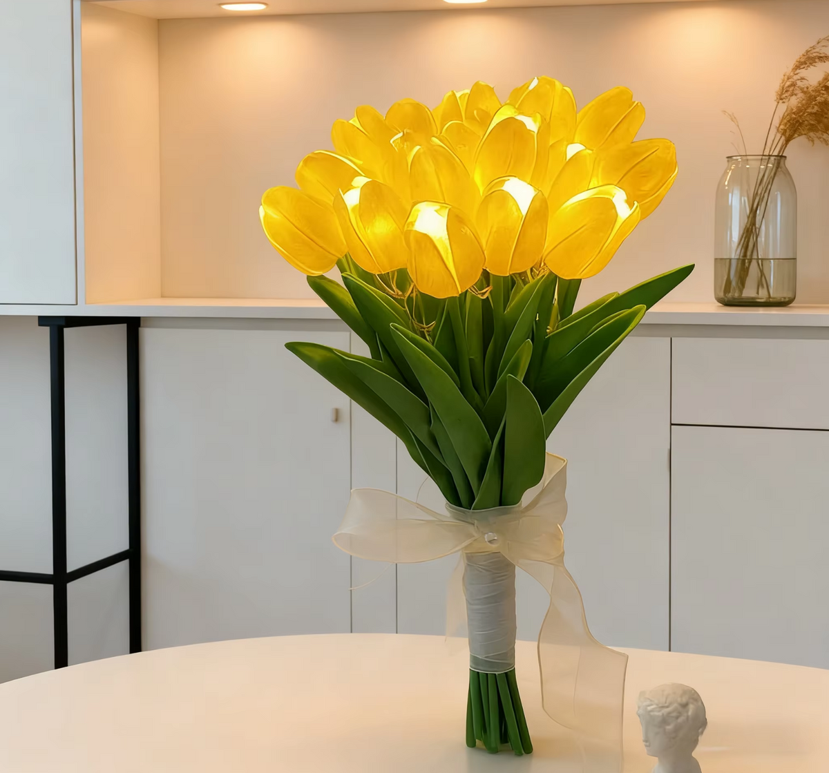 LED Tulipanbuket – 10 Hvide Tulipaner med Varmt Stemningslys