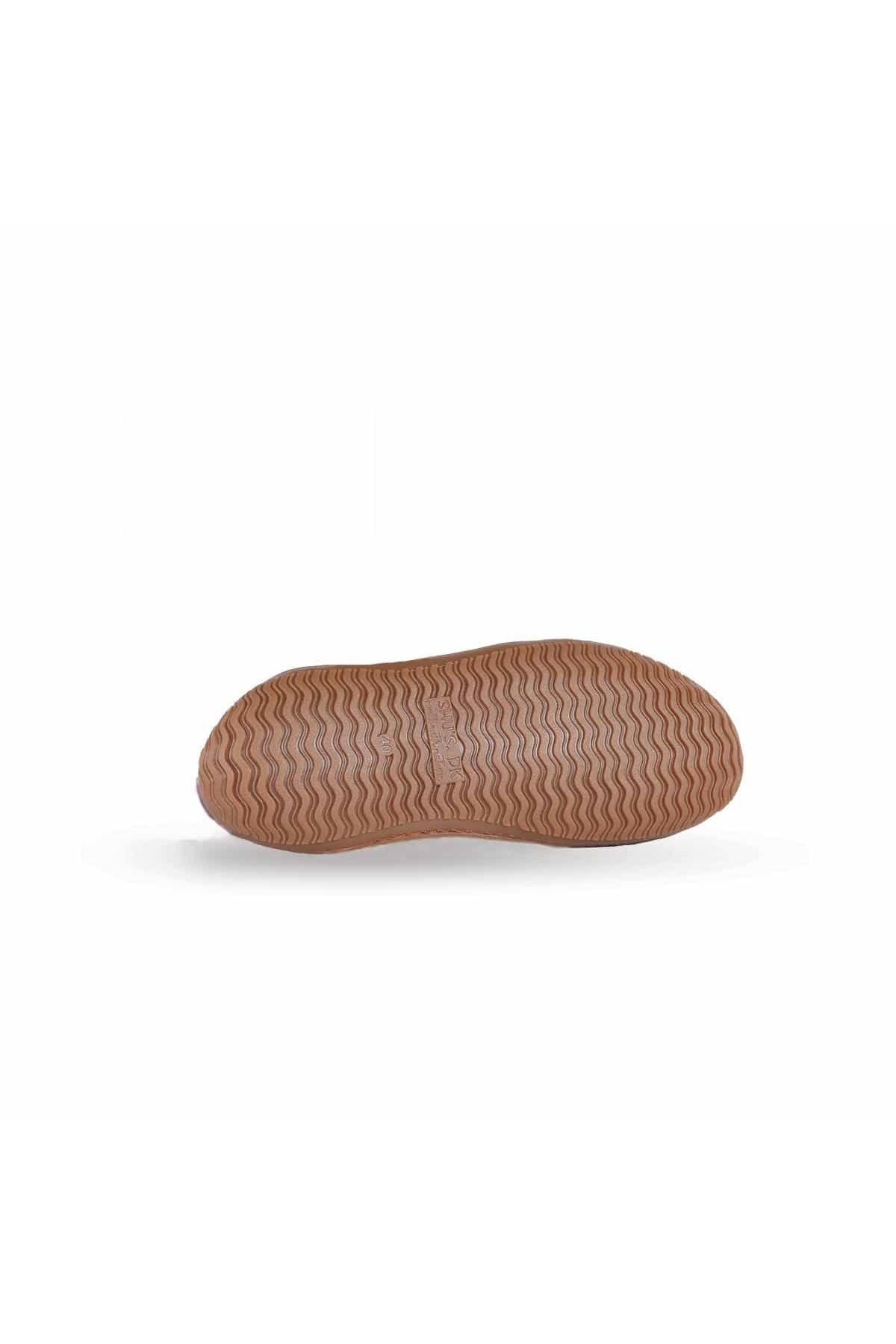 Håndlavede uldstøvler med gummisål fra SHUS – dansk design, højt skaft, ideel til vinterkomfort og stil.