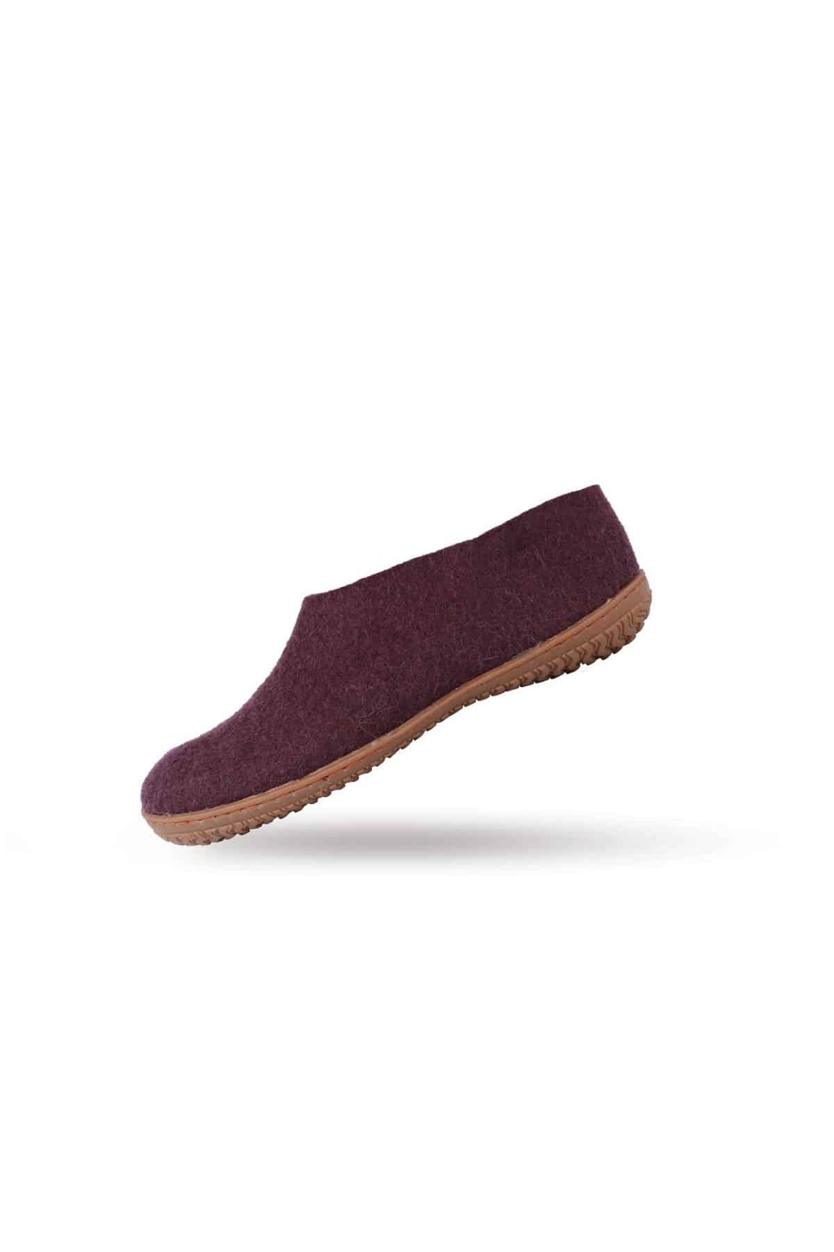 Håndlavede lilla uld hjemmesko fra Shus.dk, lavet af 100% New Zealandsk uld, sikrer varme og komfort. Med natur gummisål. Dansk design.