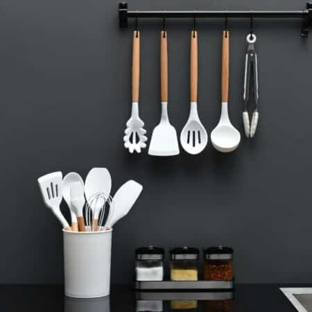 Silicone kitchenware set with wooden handle 2