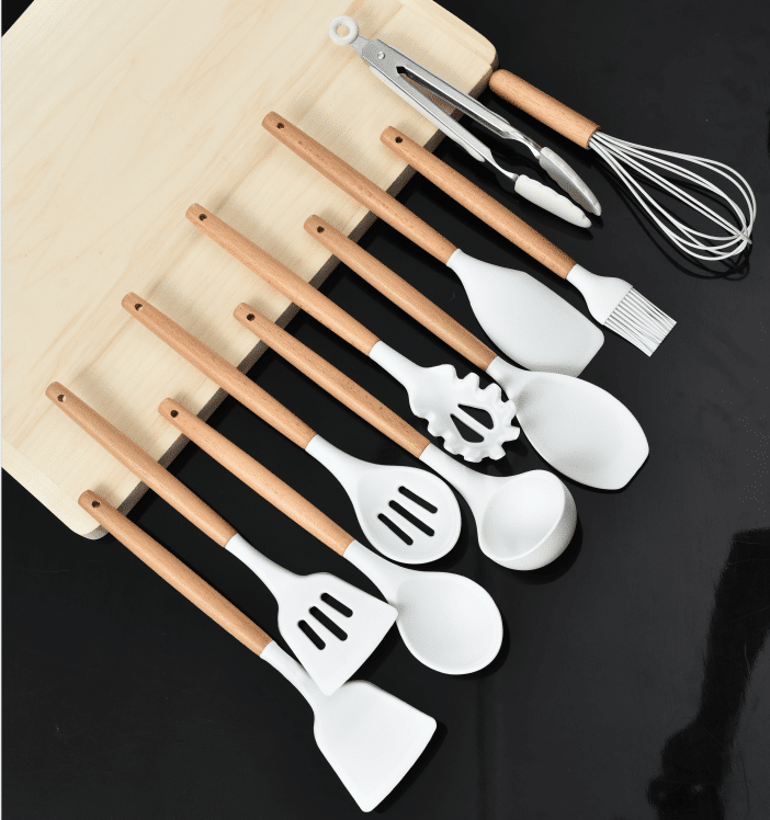 Silicone kitchenware set with wooden handle 4