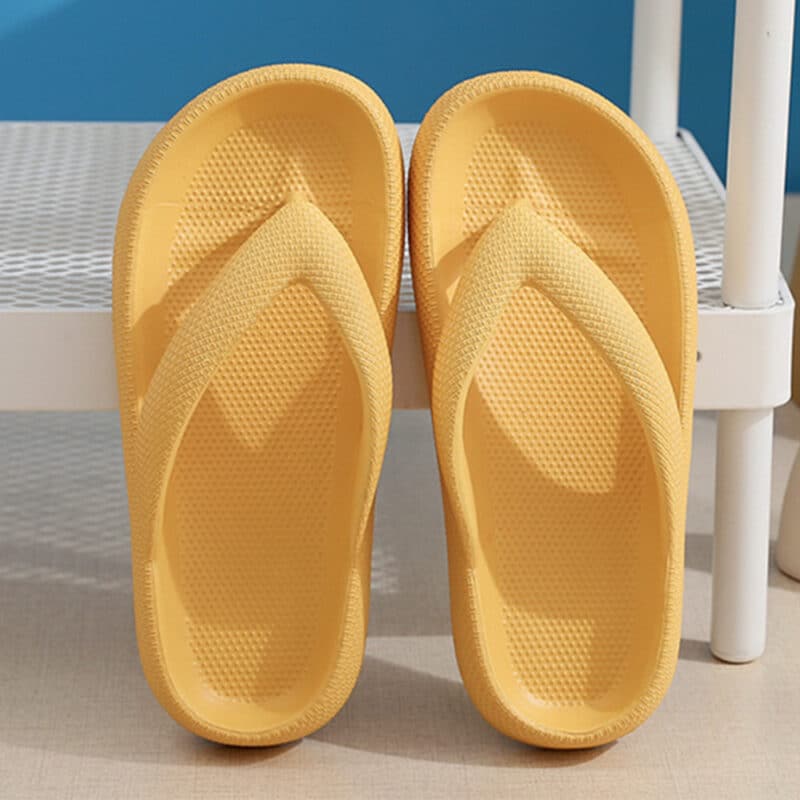 strand toe-split slippers