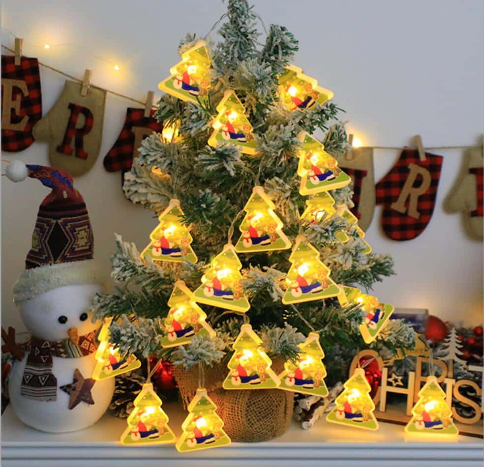 Billede af LED Lyskæde med juletræer (2 meter lang med 10 lys)